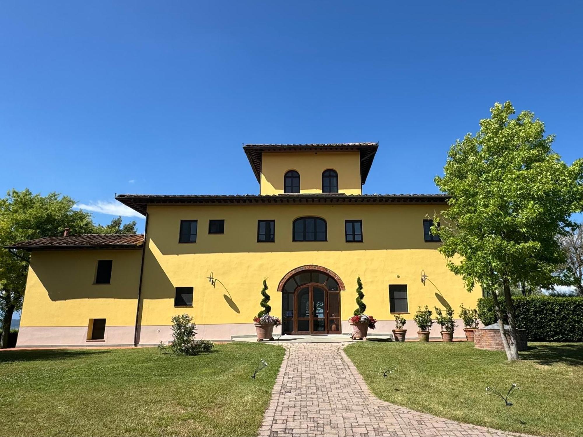 Cascina Cipressa Hotel 3*